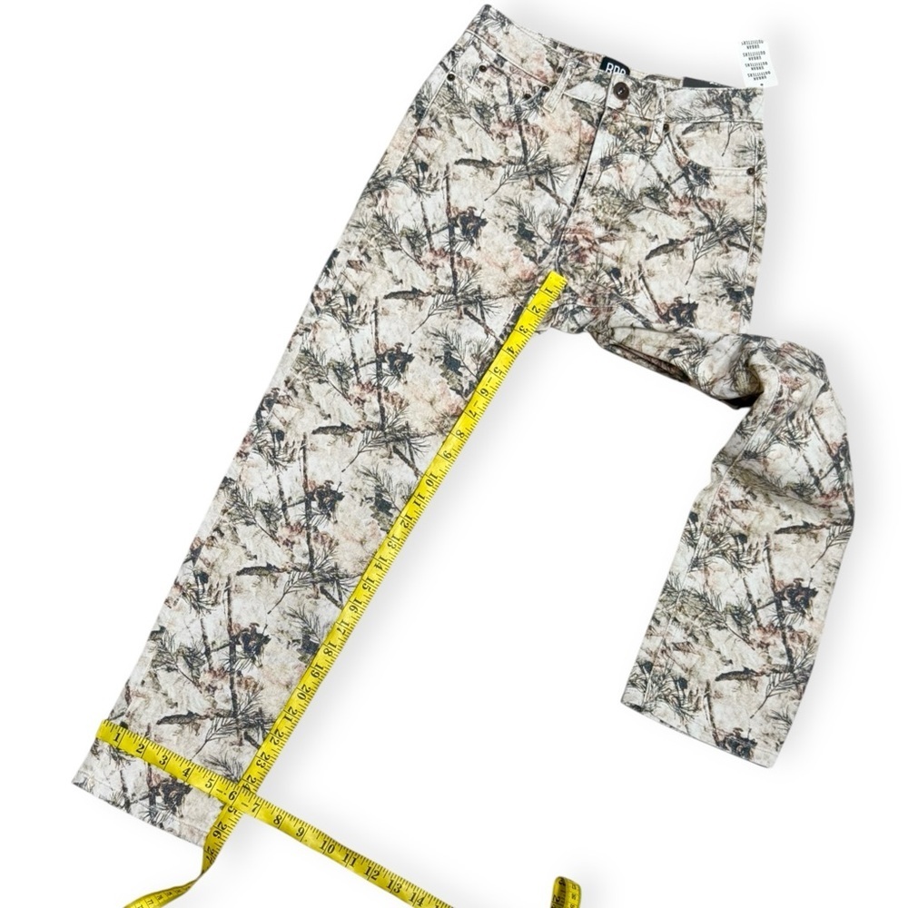 BDG High-Waisted Slim Straight Jean Cream Brown Green Camouflage Print Size 25 - Picture 5 of 8